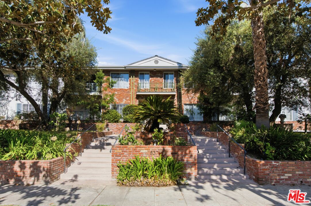 Property photo for 837 S Windsor Blvd, #6, Los Angeles, CA