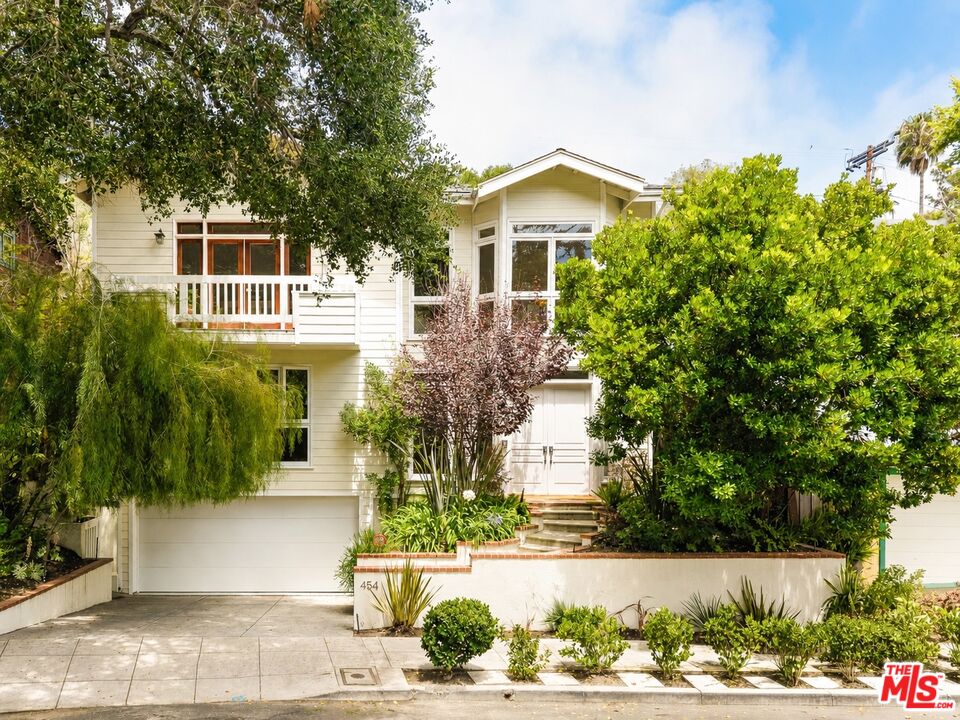 Property photo for 454 Sycamore Rd, Santa Monica, CA