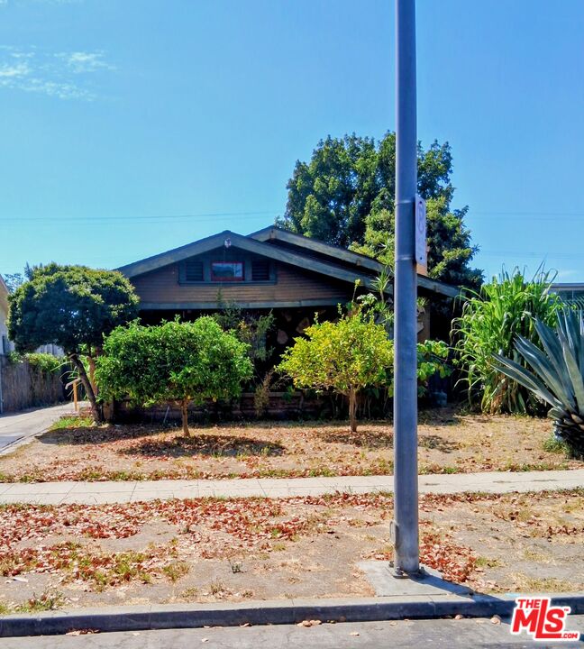 Property photo for 4219 Kenwood Ave, Los Angeles, CA