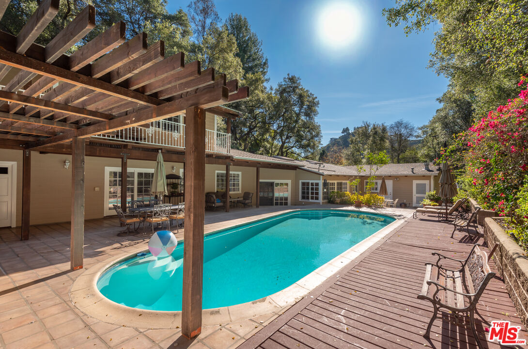 Property photo for 1702 SW Crater Ln, Los Angeles, CA
