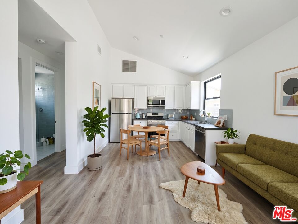 Property photo for 11922 Isis Ave, Hawthorne, CA