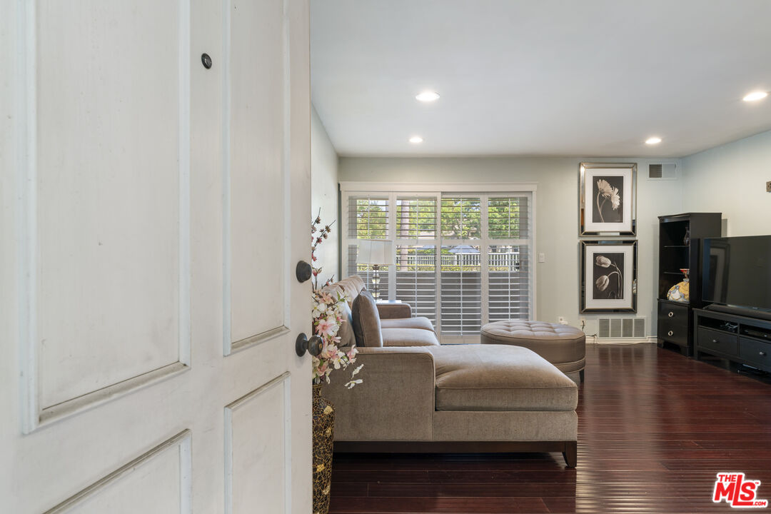 Property photo for 3863 Thorncroft Ln, #E, Inglewood, CA