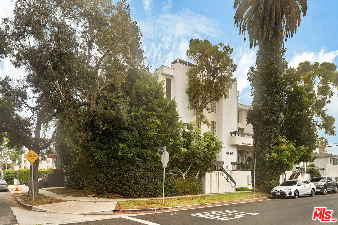 Property photo for 4450 Kensington Rd, #8, Los Angeles, CA