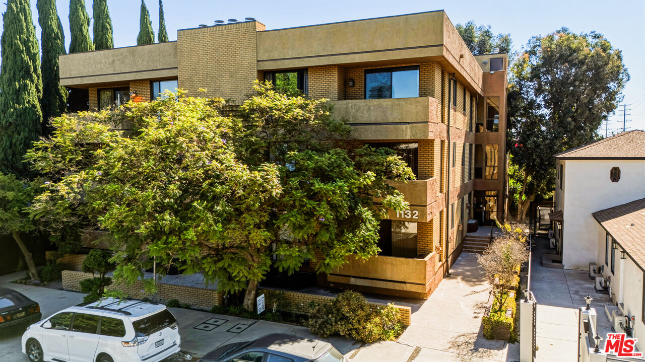 Property photo for 1132 S Doheny Dr, #302, Los Angeles, CA
