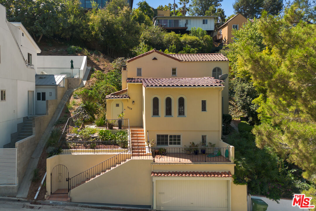 Property photo for 3528 Fernwood Ave, Los Angeles, CA