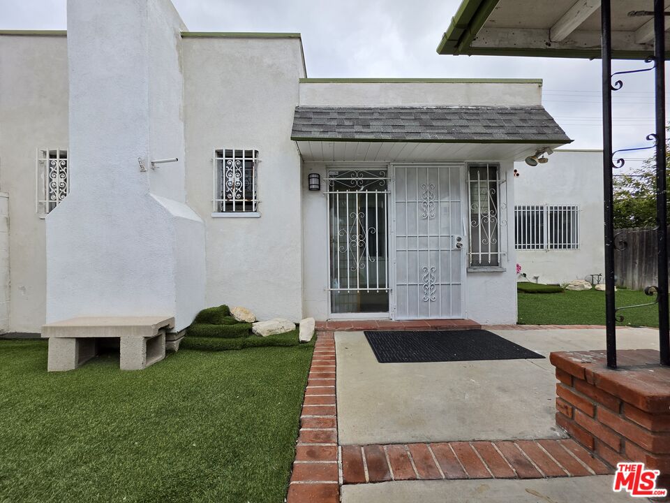 Property photo for 611 W 109th St, Los Angeles, CA