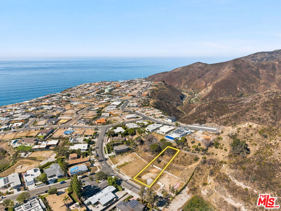 Property photo for 3411 Cloudcroft Dr, Malibu, CA