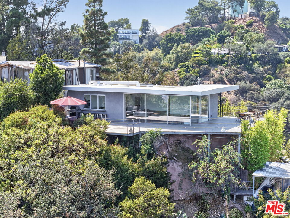Property photo for 9012 Crescent Dr, Los Angeles, CA