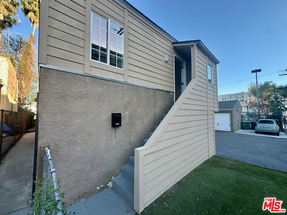Property photo for 1762 1/2 N Las Palmas Ave, Los Angeles, CA