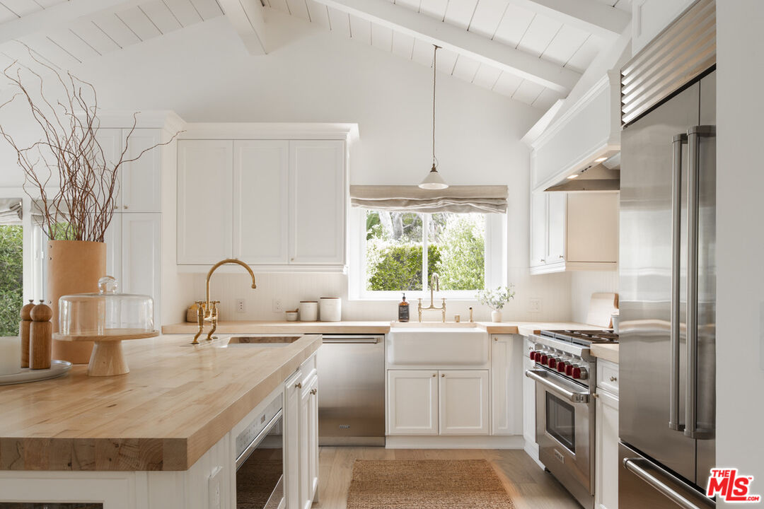 Property photo for 6456 Sycamore Meadows Dr, Malibu, CA