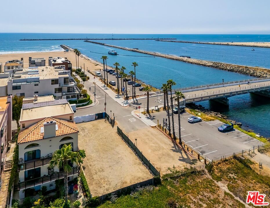 Property photo for 6202 Pacific Ave, Playa Del Rey, CA