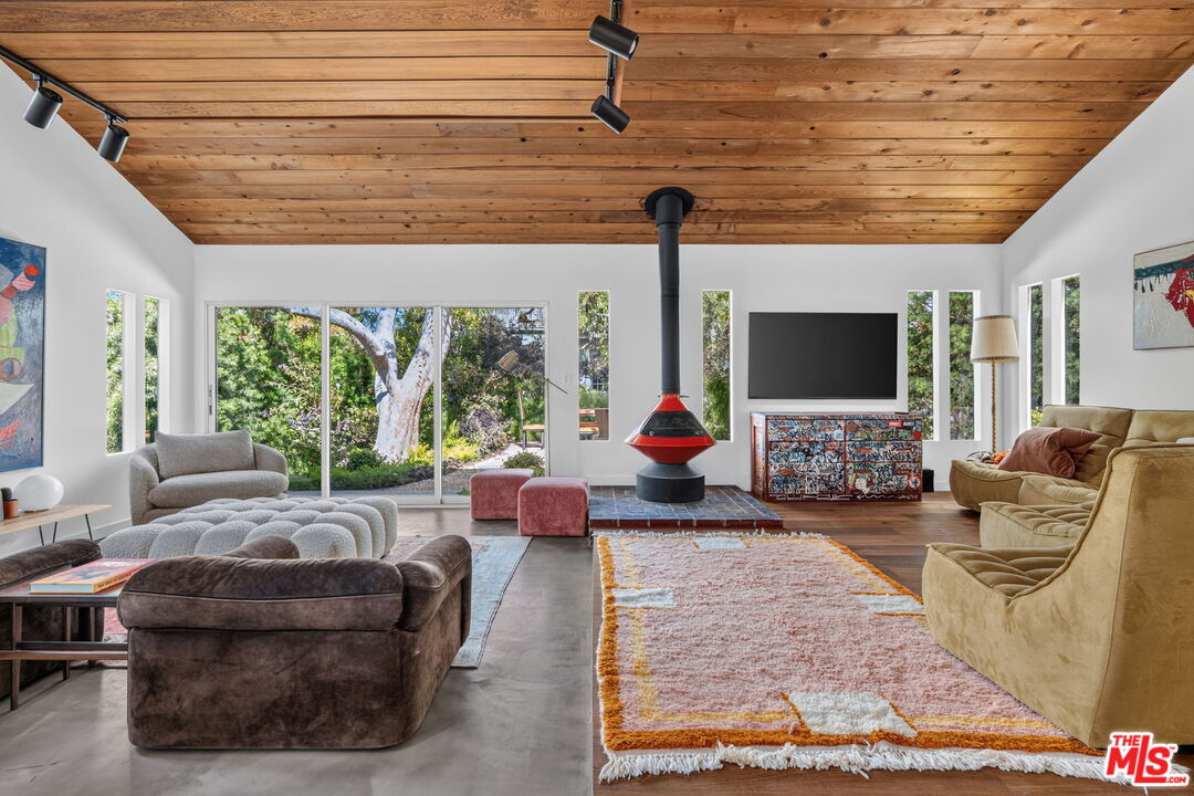 Property photo for 810 Nowita Pl, Venice, CA