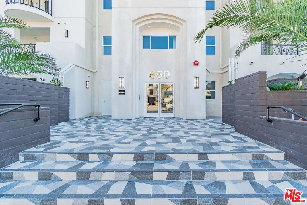 Property photo for 850 Crenshaw Blvd, #203, Los Angeles, CA