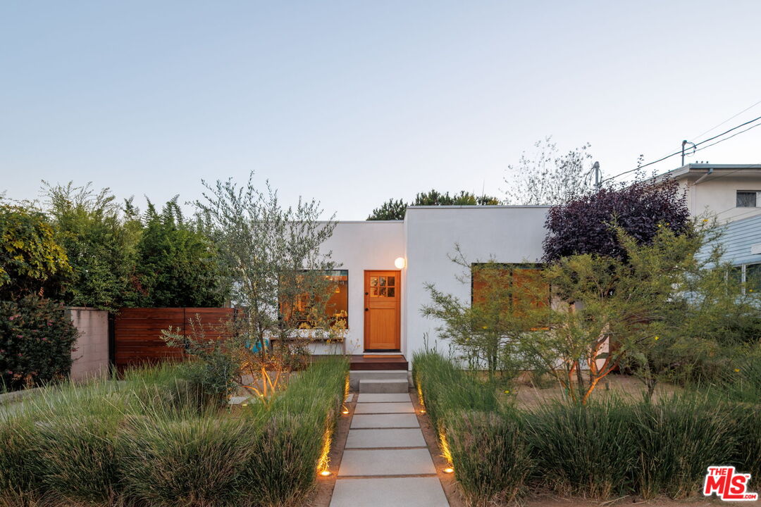 Property photo for 2013 Walnut Ave, Los Angeles, CA