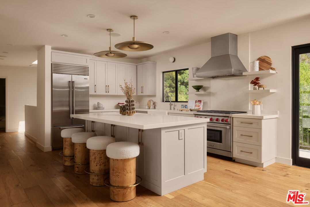 Property photo for 7506 Woodrow Wilson Dr, Los Angeles, CA
