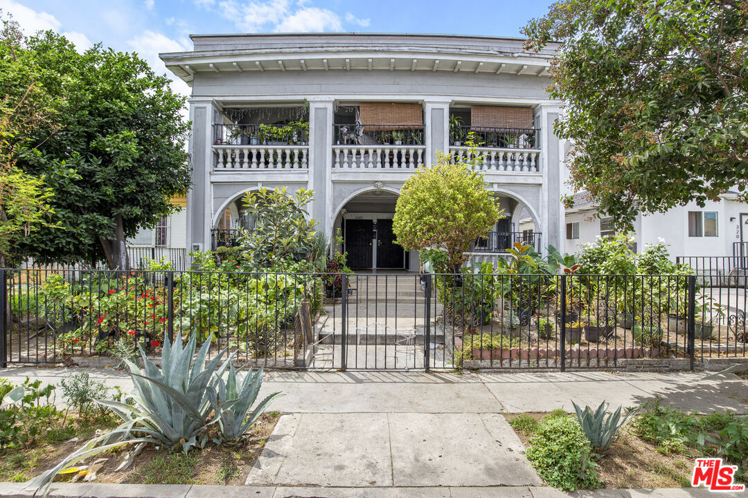 Property photo for 326 E 35th St, Los Angeles, CA
