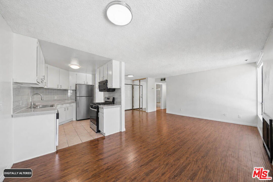 Property photo for 1950 Rodney Dr, #102, Los Angeles, CA