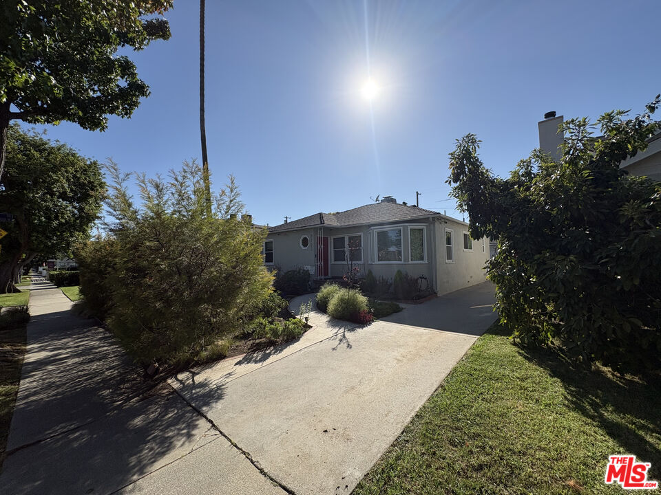 Property photo for 2723 S Canfield Ave, Los Angeles, CA