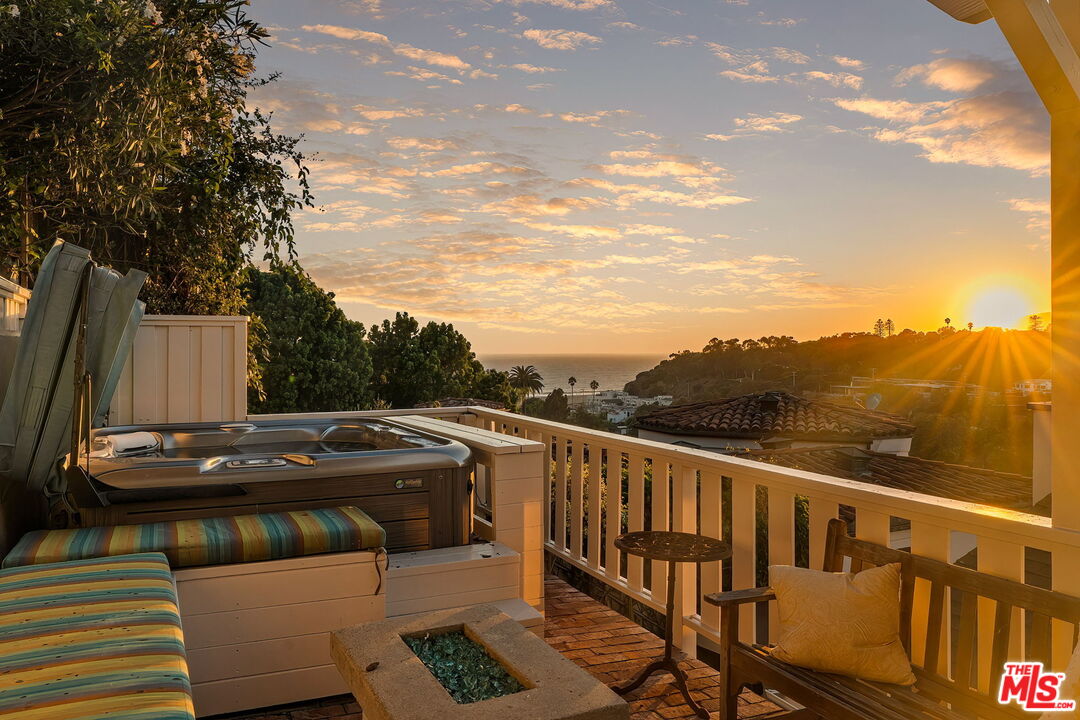 Property photo for 339 Adelaide Dr, Santa Monica, CA