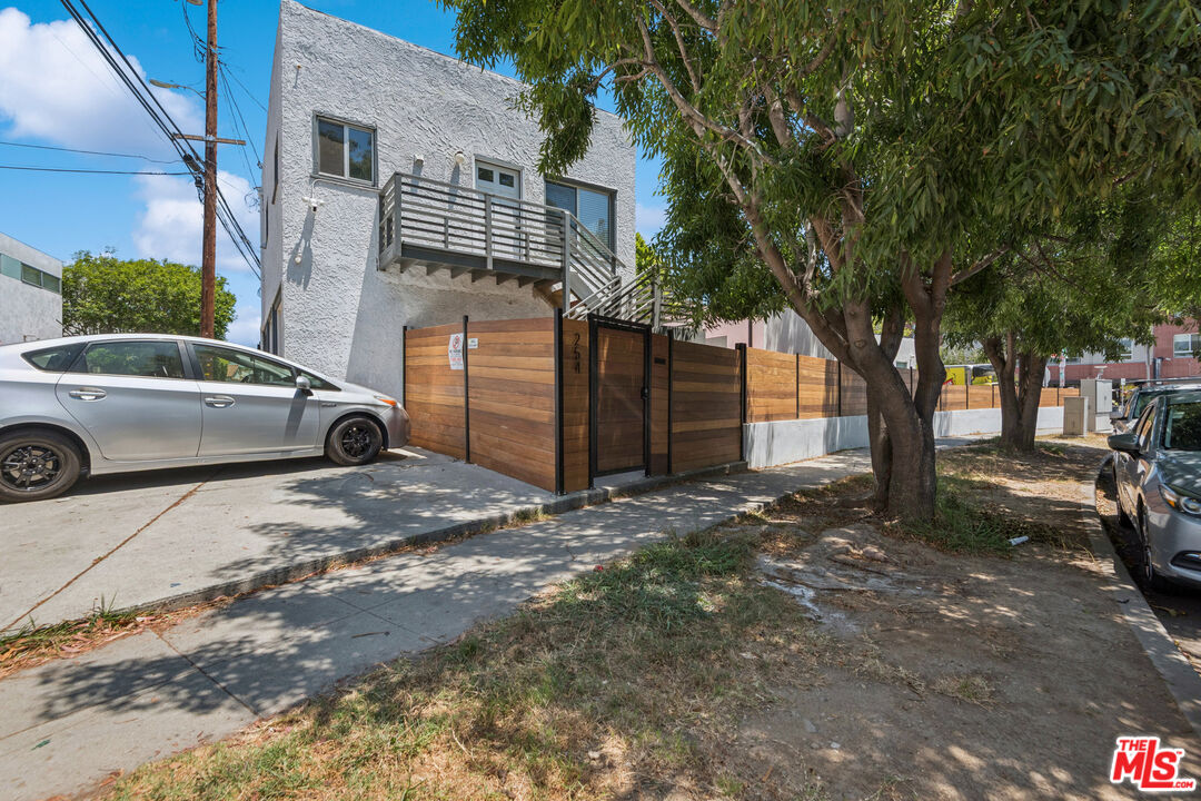 Property photo for 254 5th Ave, Venice, CA