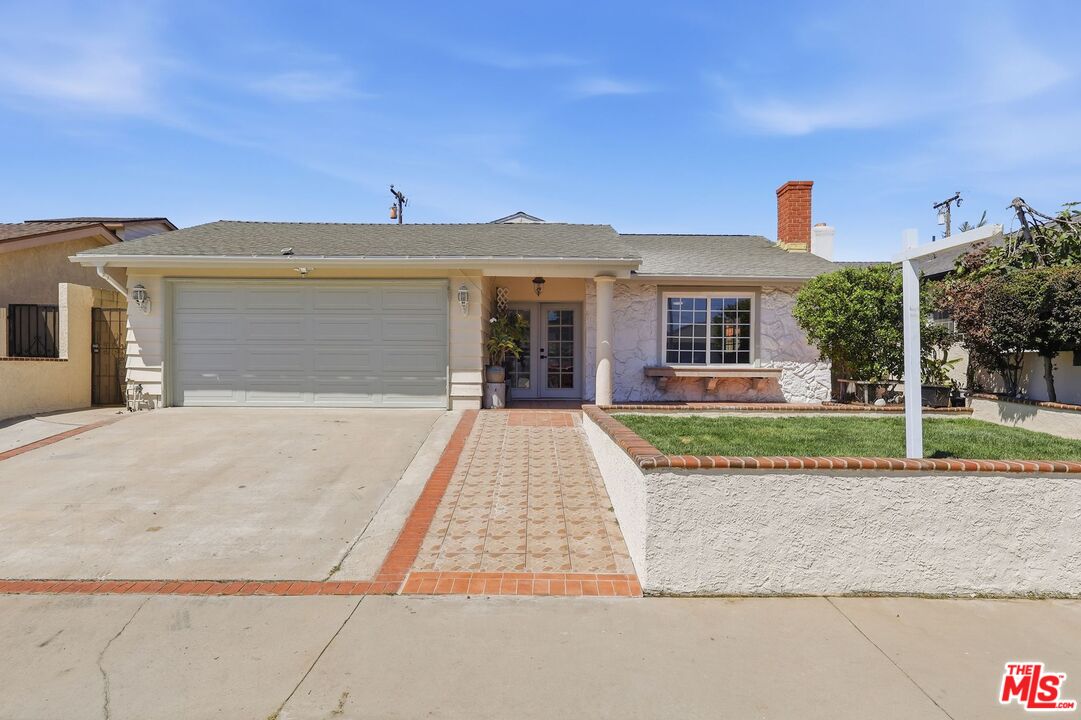 Property photo for 333 W 230th St, Carson, CA