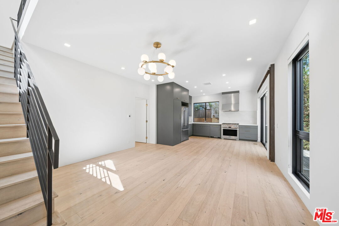 Property photo for 633 Palms Blvd, Venice, CA