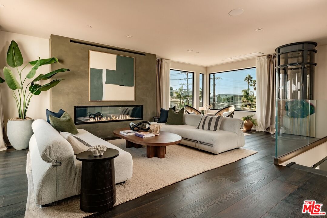 Property photo for 1208 Palms Blvd, Venice, CA