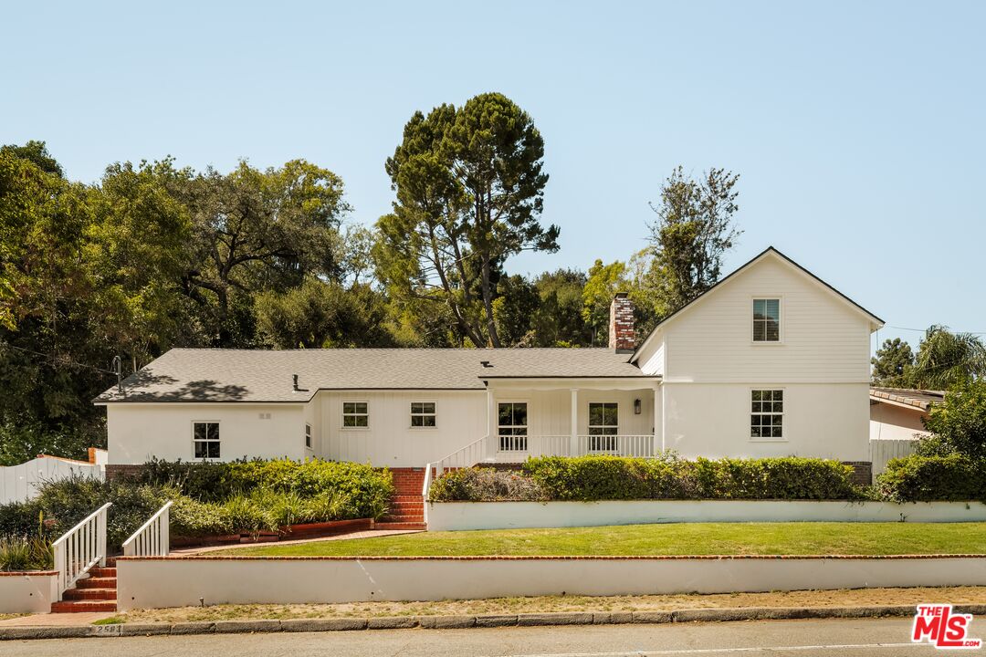Property photo for 2583 Hutton Dr, Los Angeles, CA