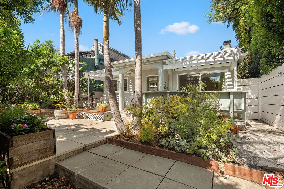 Property photo for 845 Amoroso Pl, Los Angeles, CA