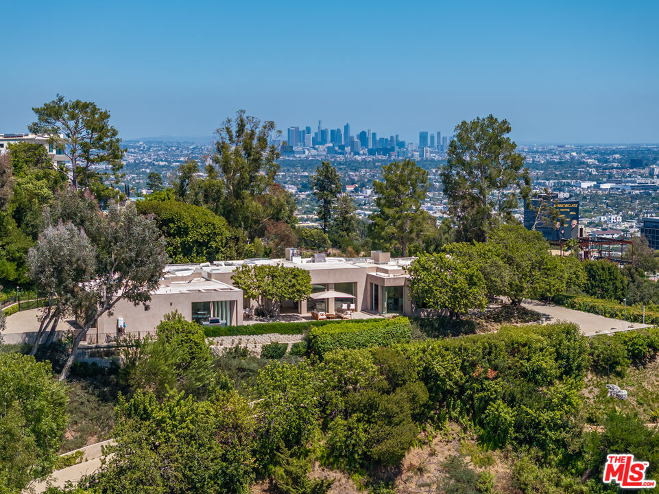 Property photo for 1016 N Hillcrest Rd, Beverly Hills, CA