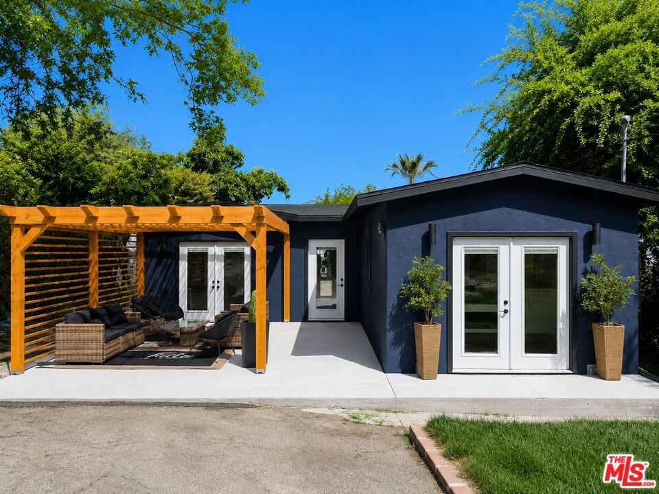 Property photo for 885 Montecito Dr, Los Angeles, CA