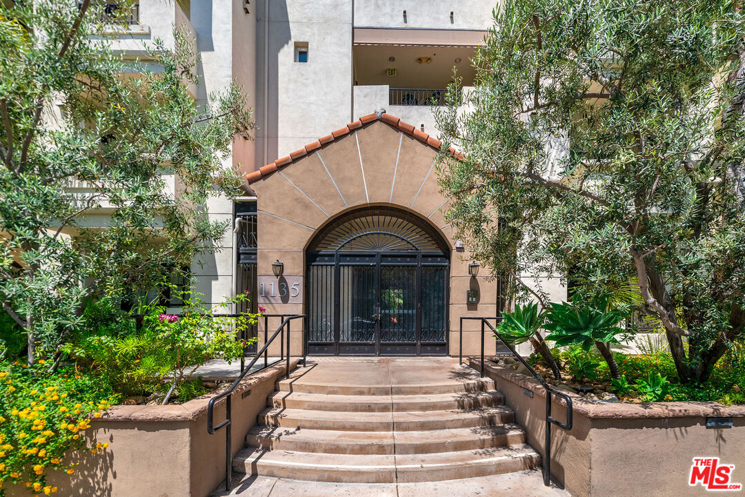 Property photo for 1135 Rexford Dr, #403, Los Angeles, CA