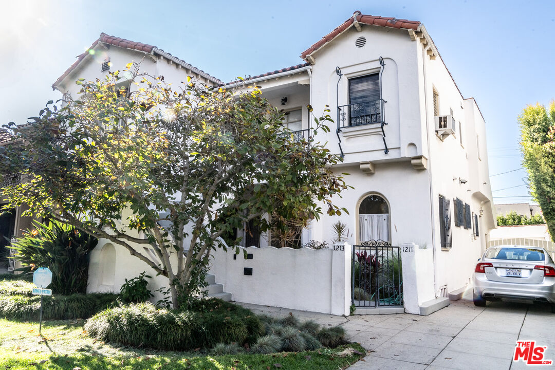 Property photo for 1211 S Hayworth Ave, Los Angeles, CA