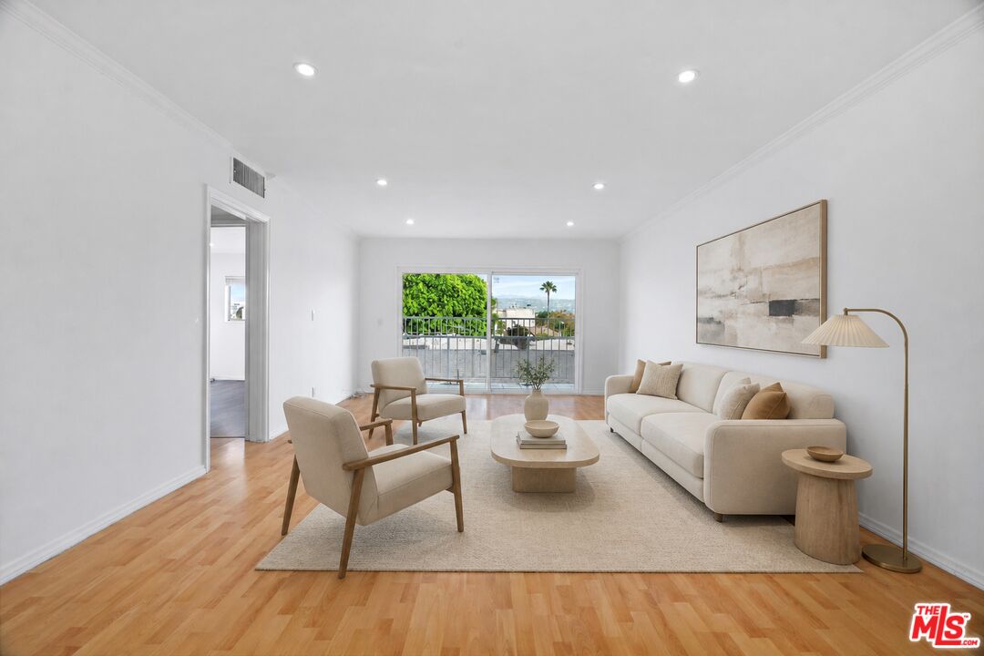 Property photo for 423 S Rexford Dr, #305, Beverly Hills, CA