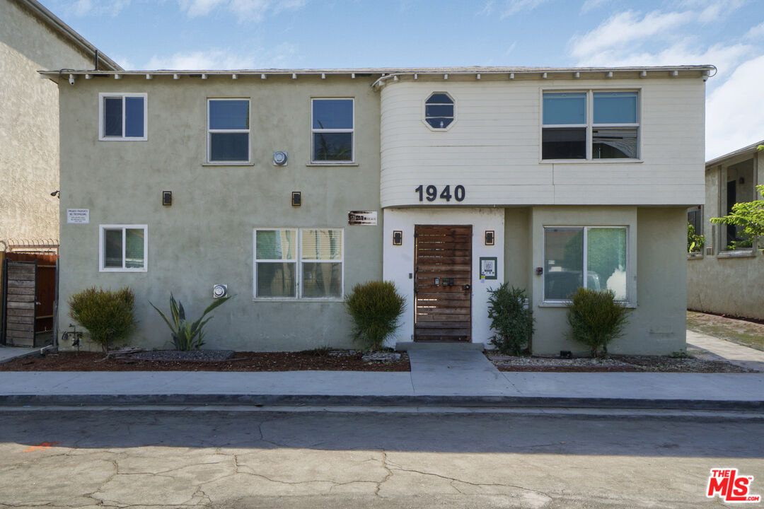 Property photo for 1940 Chestnut Ave, Long Beach, CA