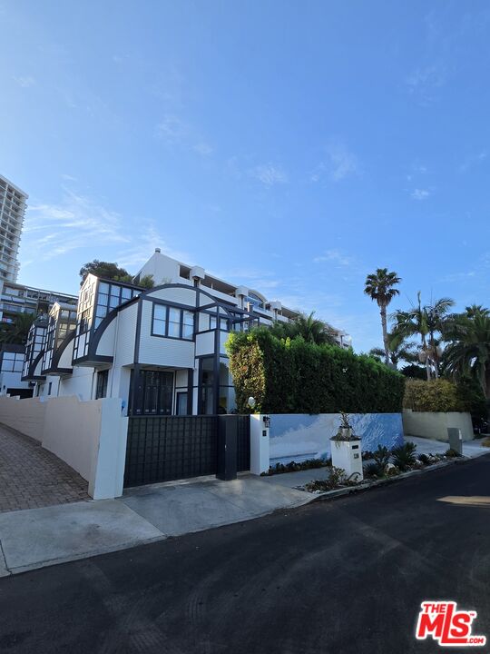 Property photo for 138 MABERY RD, Santa Monica, CA