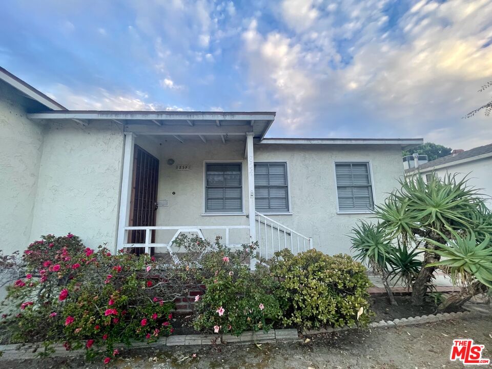 Property photo for 854 Rose Ave, Venice, CA