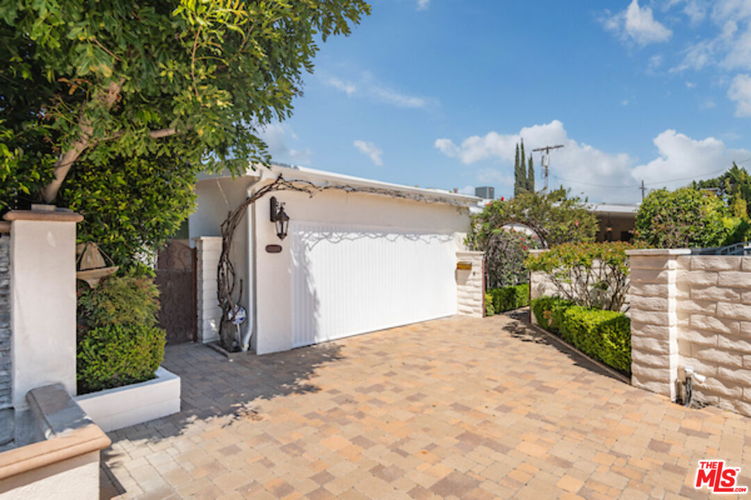 Property photo for 5496 Katherine Ave, Sherman Oaks, CA