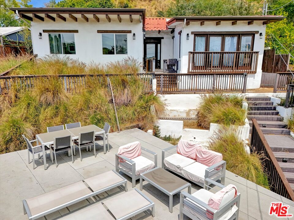 Property photo for 2007 Barcelona Dr, Los Angeles, CA