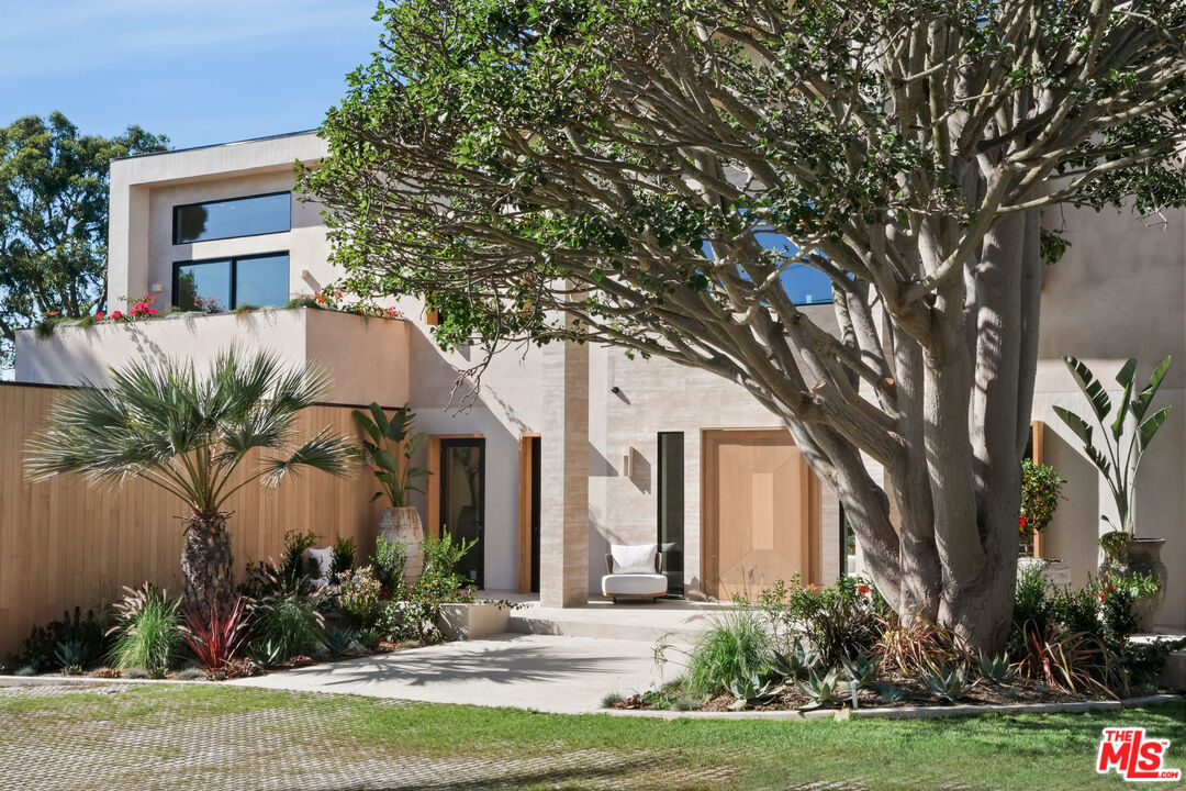 Property photo for 29329 Bluewater Rd, Malibu, CA