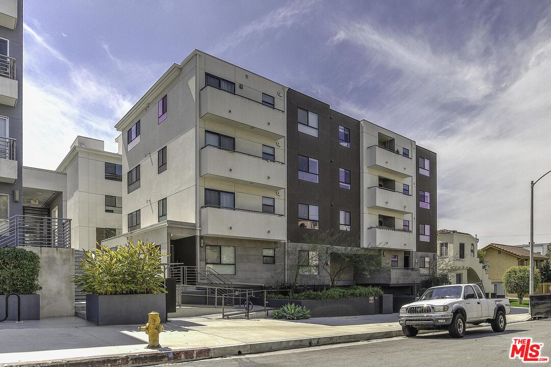 Property photo for 5030 Rosewood AVE, #206, Los Angeles, CA