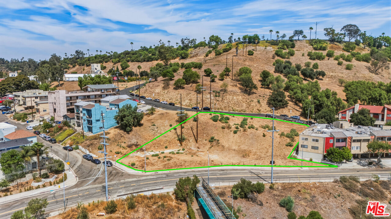 Property photo for 626 Lookout Dr, Los Angeles, CA