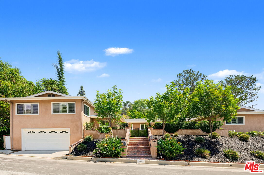 Property photo for 860 Bronze Ln, Los Angeles, CA