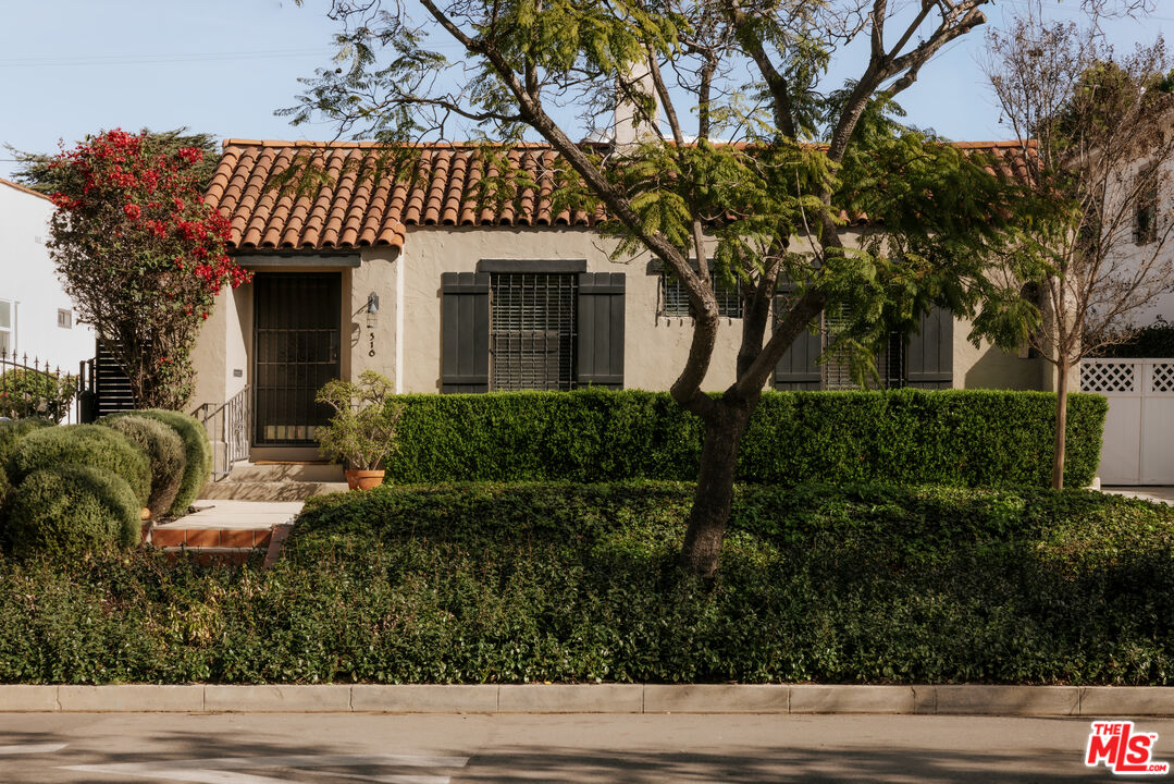 Property photo for 516 N Bronson Ave, Los Angeles, CA