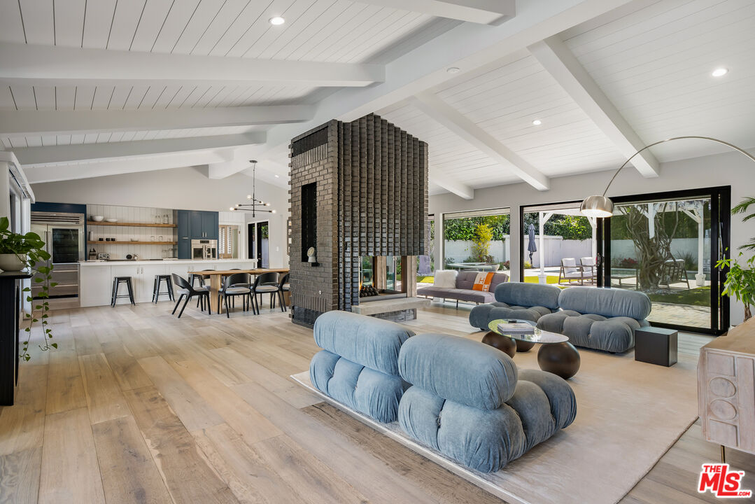 Property photo for 8400 Mulholland Dr, Los Angeles, CA