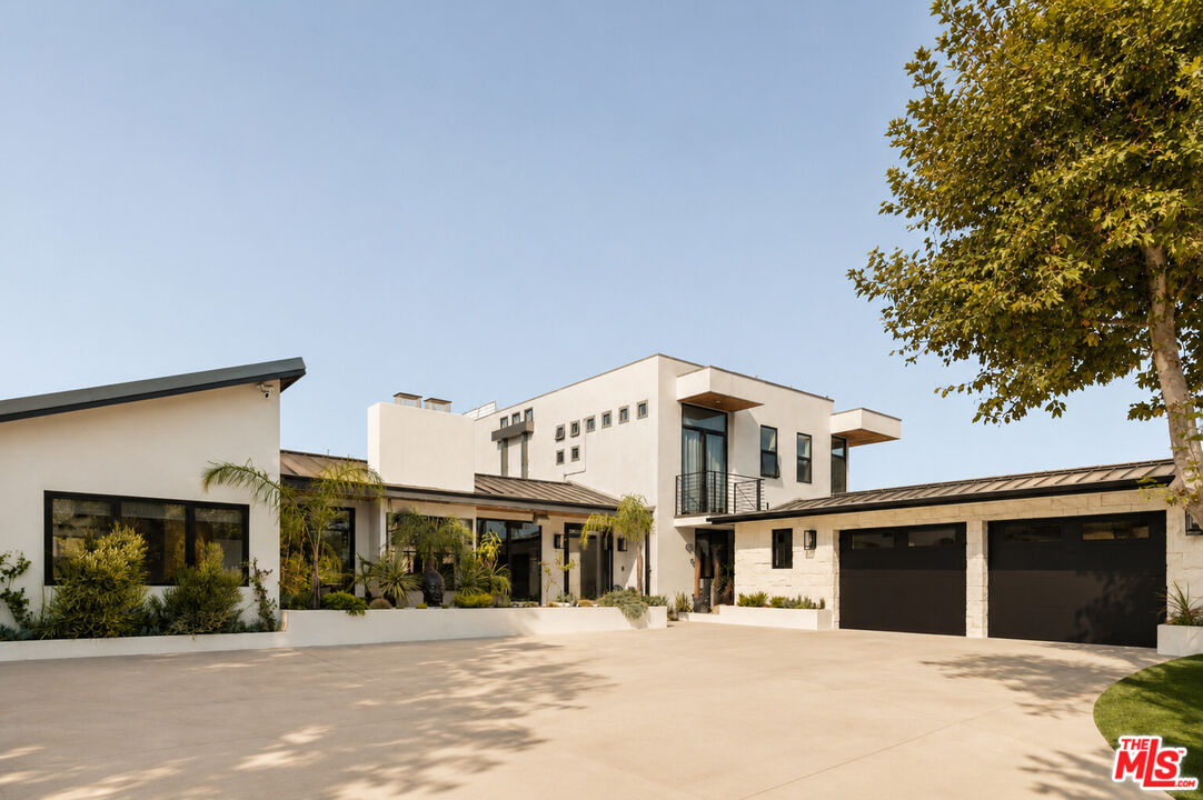 Property photo for 7405 Pyramid Pl, Los Angeles, CA