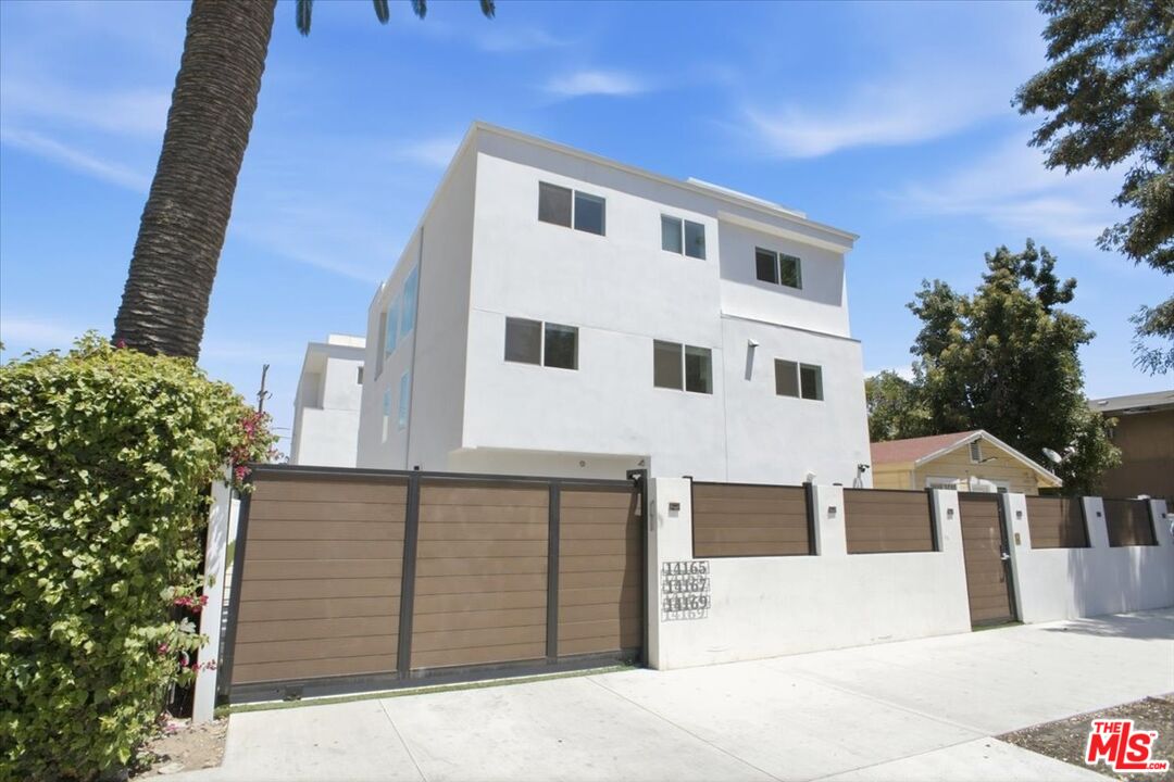 Property photo for 14165 Calvert St, Los Angeles, CA