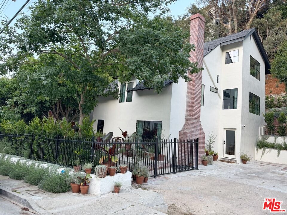 Property photo for 8334 Kirkwood Dr, Los Angeles, CA