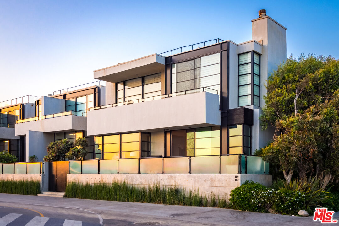 Property photo for 117 Ocean Front Walk, Santa Monica, CA