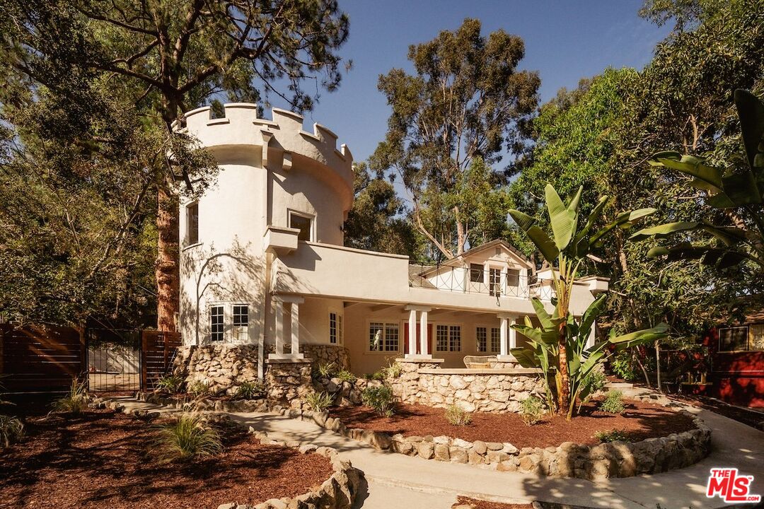 Property photo for 8337 Lookout Mountain Ave, Los Angeles, CA